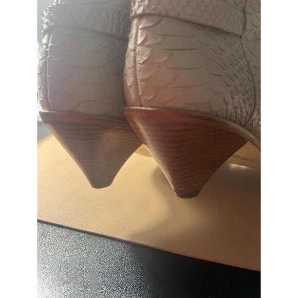 Matisse Woman's Fair Lady Mid Calf Bootie Size 9.5M Ivory Pull On Croc Embossed - Picture 3 of 9